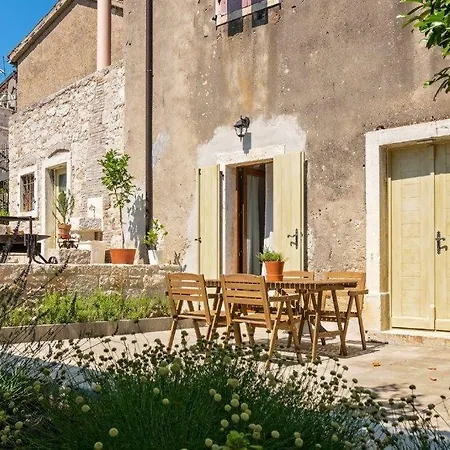Old Town Studio And Apartment Vrsar Exterior foto