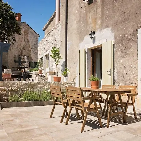 Old Town Studio And Apartment Vrsar Exterior foto
