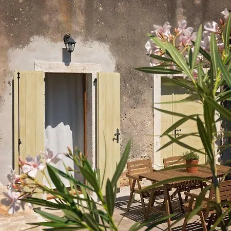 Old Town Studio And Apartment Vrsar Exterior foto