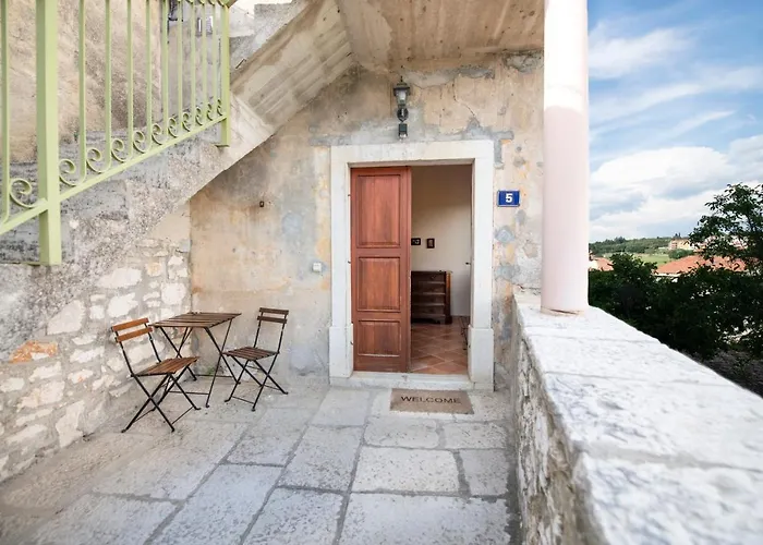 Old Town Studio And Apartment